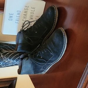 CLARKS: Like New  Women's ClarksTamitha Key Boots - Size 11